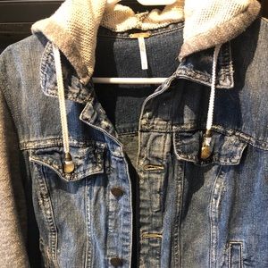 Free People jeans jacket w/sweatshirt-y sleeves
